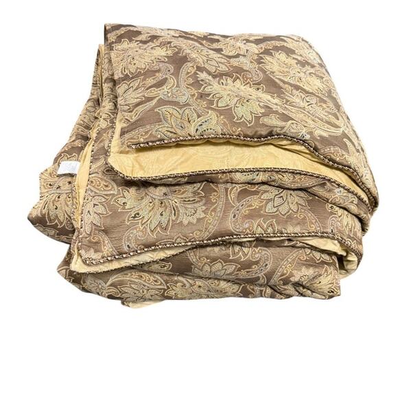 Croscill Jacobean Gold Damask Jacquard Queen Size Comforter Thick 92" x 94" - Picture 2 of 10